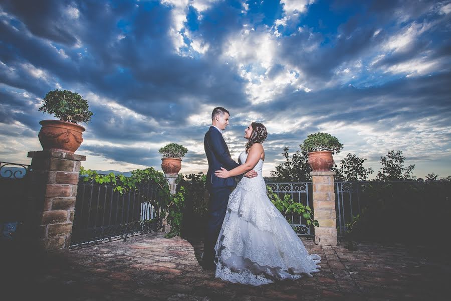 Fotógrafo de casamento Sandro Odoardi (studioimp). Foto de 1 de fevereiro 2018