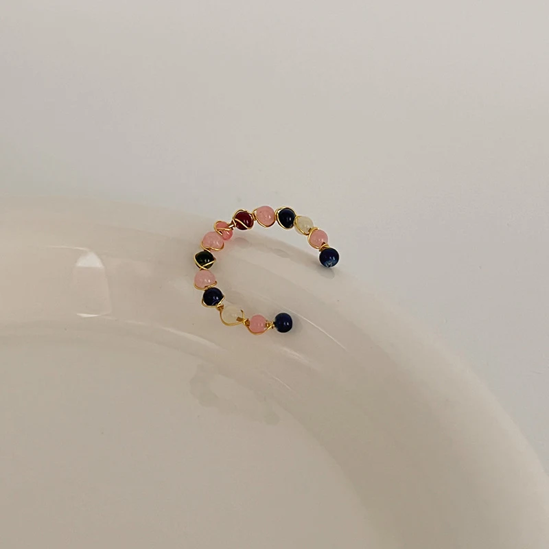 Bague de perles de cristal colorées Design de niche Ins Avancé Élégance et style pour femmes Bijou unique et raffiné Confort et éclat