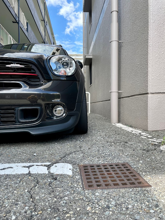 ミニ クロスオーバーのMINI JCW・タイヤ交換・車高調整・車高あげるか迷う・MINI乗りさんと繋がりたいに関するカスタム事例の投稿画像1枚目