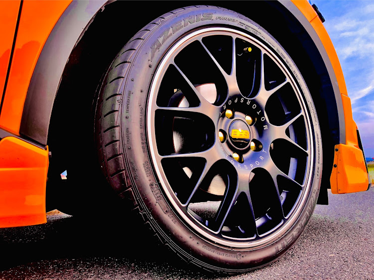 C-HRのBBS・かっこいい・BBS CH-R・日曜日たのしみ・ホワイトレターに関するカスタム事例の投稿画像2枚目