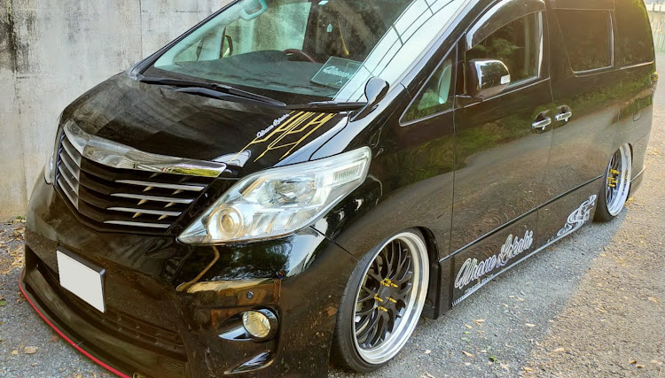 アルファードの自作ステッカー・アルファード20・ボンネット ステッカー・Uhane Lokahi(ｳﾊﾈ ﾛｶﾋ)に関するカスタム事例の投稿画像2枚目