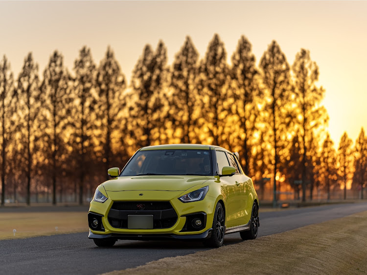スイフトスポーツの2023ベストショット12月・夕陽と愛車・夕焼けと愛車・夕焼けコラボに関するカスタム事例の投稿画像9枚目