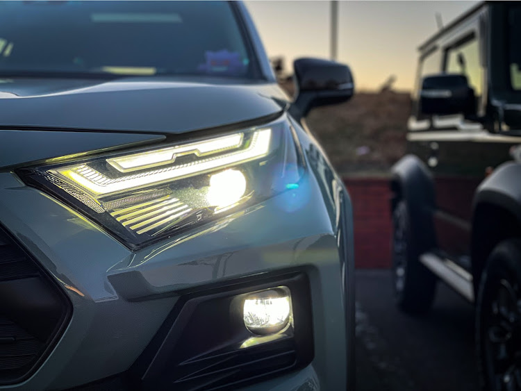 RAV4のRAV4・jimnySIERRA・夕日と愛車・ヨンクスタイルに関するカスタム事例の投稿画像4枚目