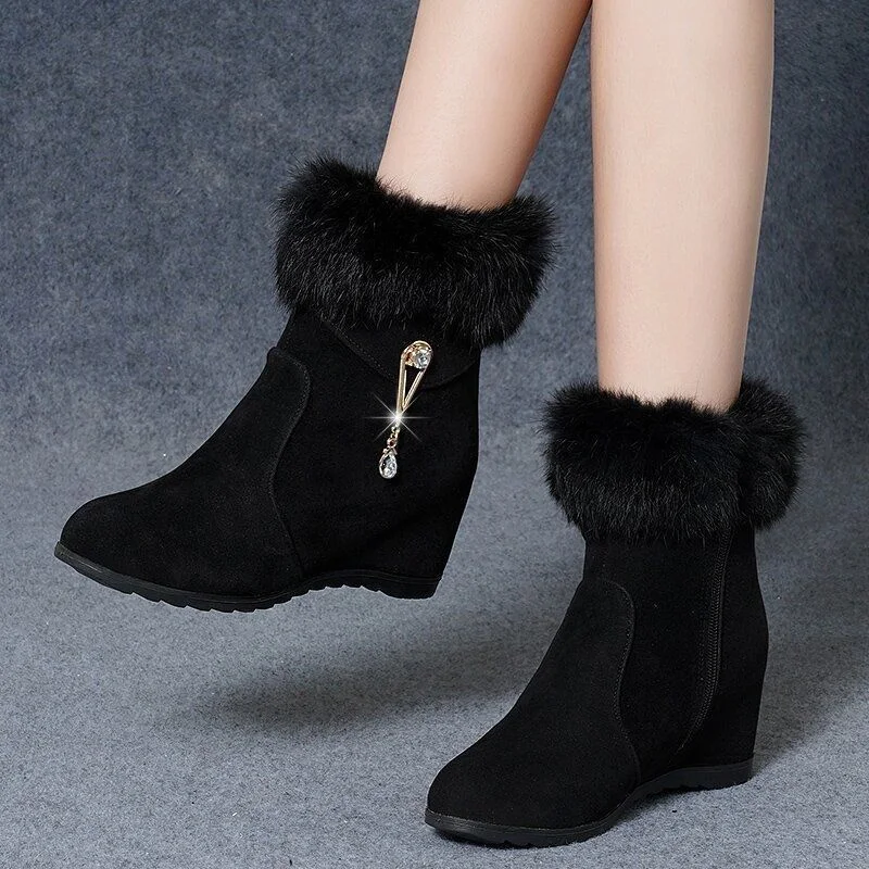 Bottes de neige femme avec semelles rehaussantes Gagnez en hauteur et en confort cet hiver avec ces bottes élégantes et pratiques