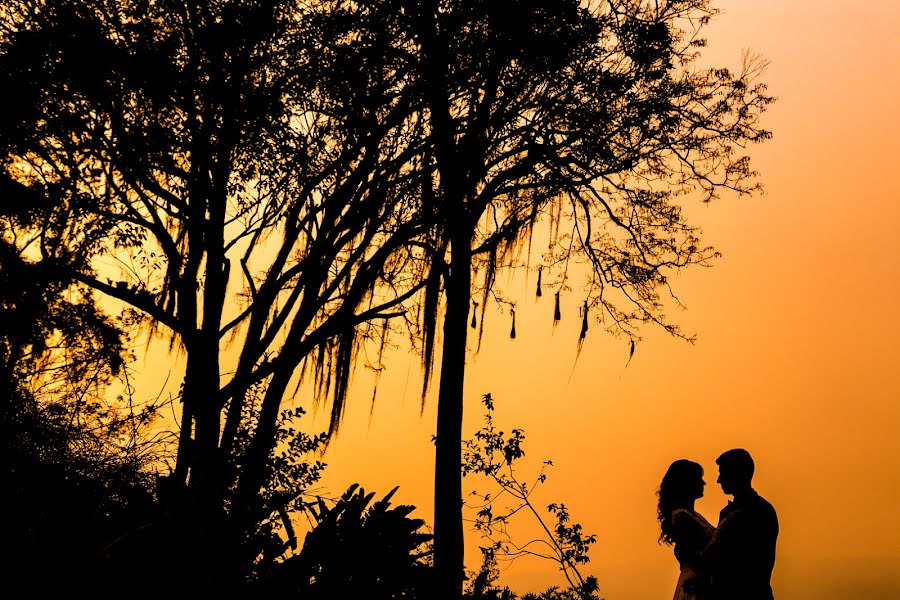 Fotógrafo de casamento Victor Rodriguez Urosa (victormanuel22). Foto de 15 de abril 2019