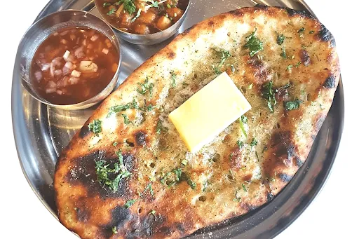 Paneer Kulcha With Chana