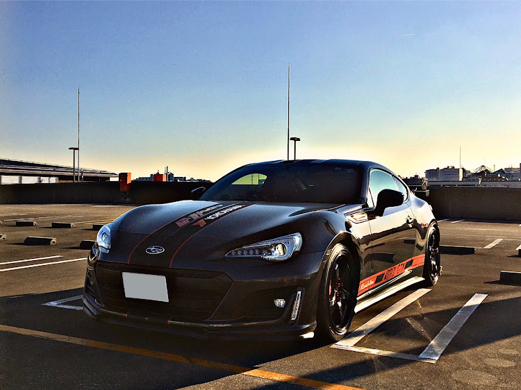 BRZの純正テールカスタム・屋上駐車場に関するカスタム事例の投稿画像4枚目