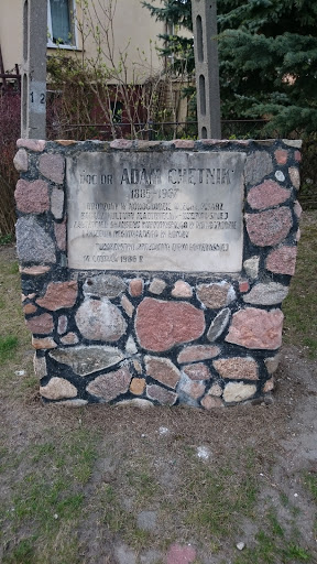 Pomnik Ku Pamieci Doktora Adama Chetnika