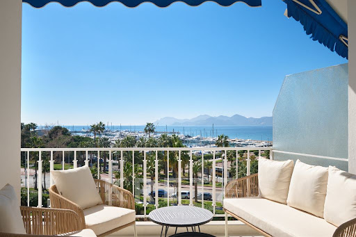 Seaside apartment with terrace 1