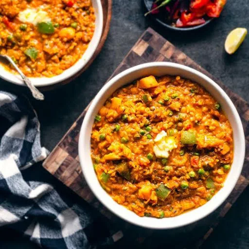 Pav Bhaji Khichdi (With Hing Ka Achar, Desi Ghee, Gur & Papad)