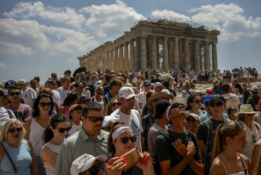 Ελλάδα και Κύπρος ετοιμάζονται για ζέστη ρεκόρ, η βόρεια Ιταλία χτυπήθηκε από καταιγίδα