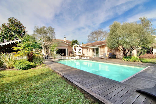 Maison avec piscine et jardin 4