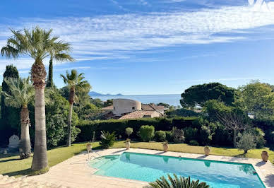 Maison avec piscine et terrasse 18