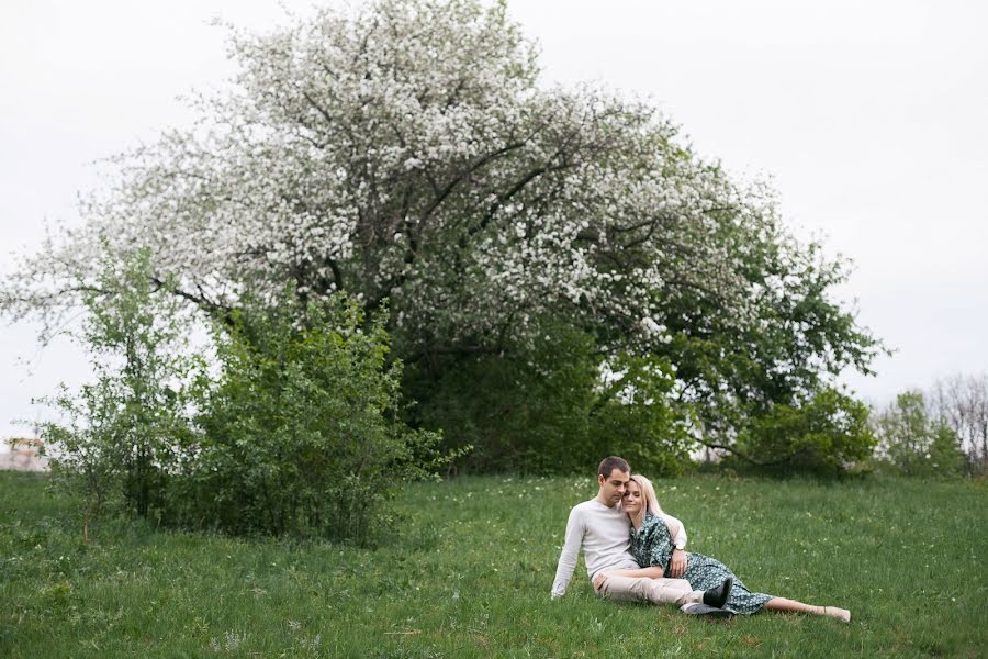 Wedding photographer Olesya Gulyaeva (fotobelk). Photo of 9 June 2020