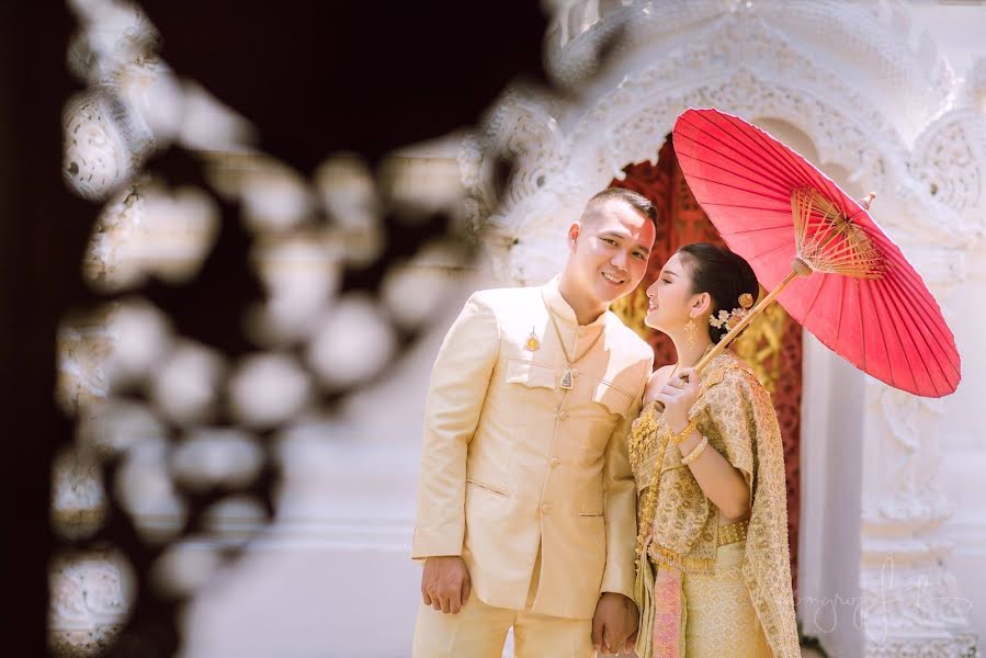 Fotógrafo de casamento Roongroj Sookjai (roongroj). Foto de 31 de outubro 2018