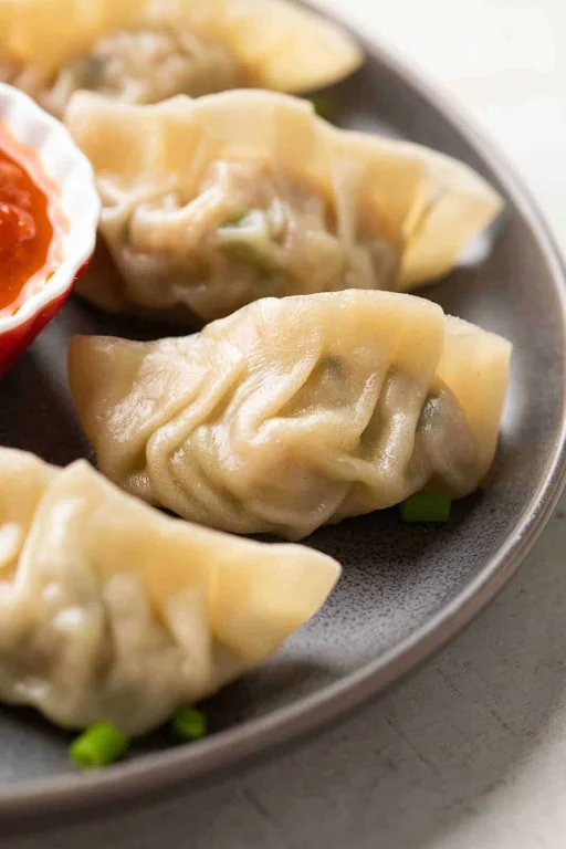 Veg Steamed Momos ( 6 Pcs) From Mum's Kitchen."