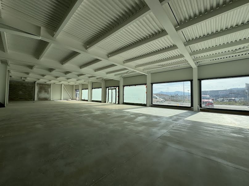 Location  locaux professionnels  288.54 m² à Le Luc (83340), 6 059 €