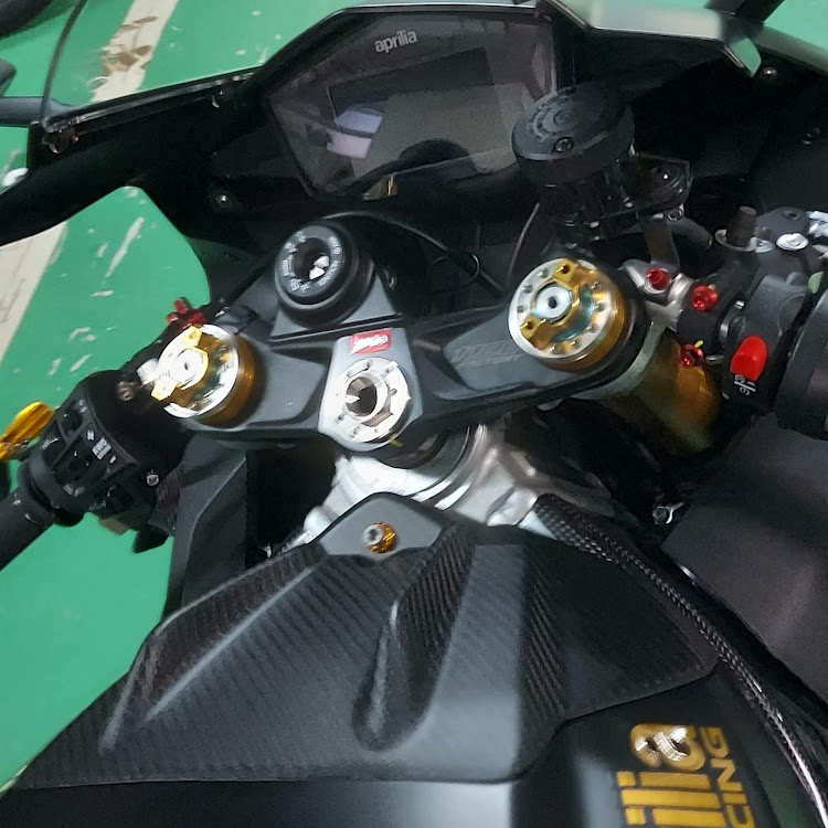 jackさんが投稿したバイク好きと繋がりたい・W12・A8・車好きと繋がりたい・アウディに関するカスタム事例の投稿画像4枚目