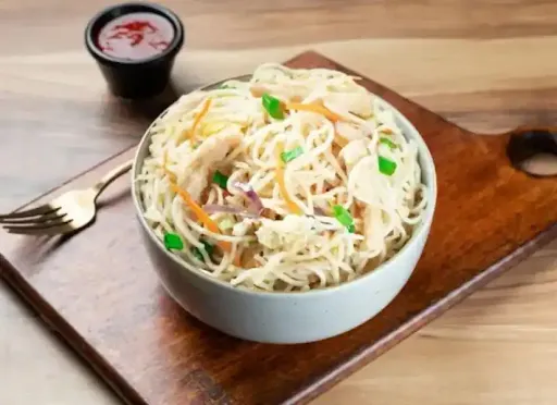 Chicken Hakka Noodles With Hot Garlic Sauce