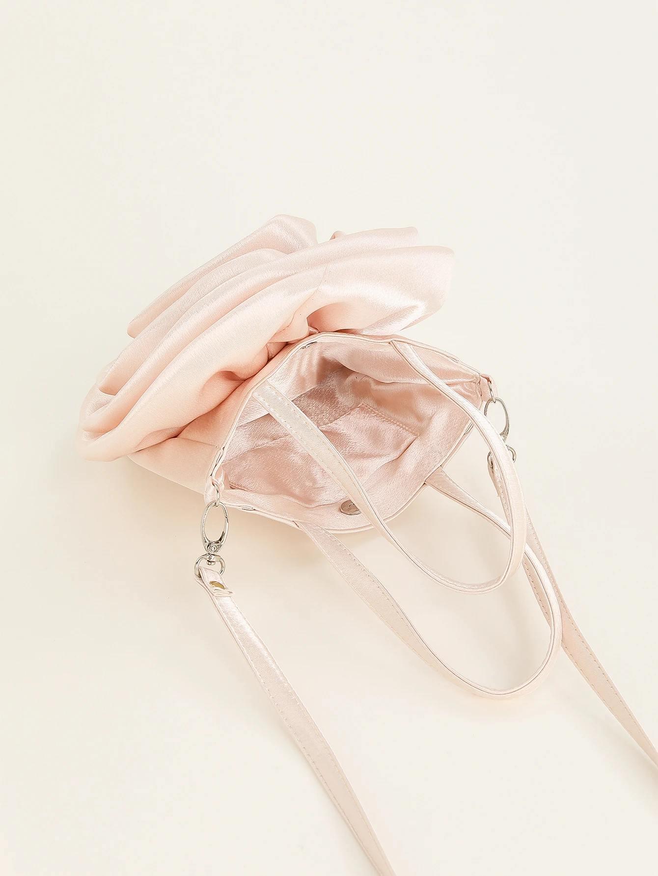 Title 4, Satynowa torebka crossbody w kształcie róży 3D,...