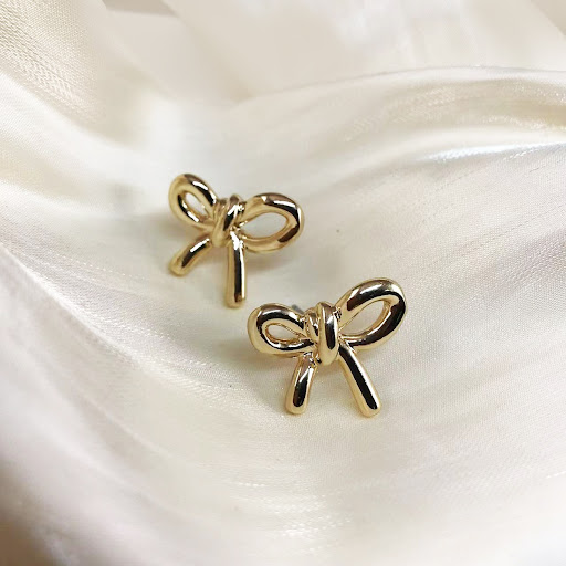 Title 15, Metal Simple Textured Bow Heart-shaped Ear Stud...