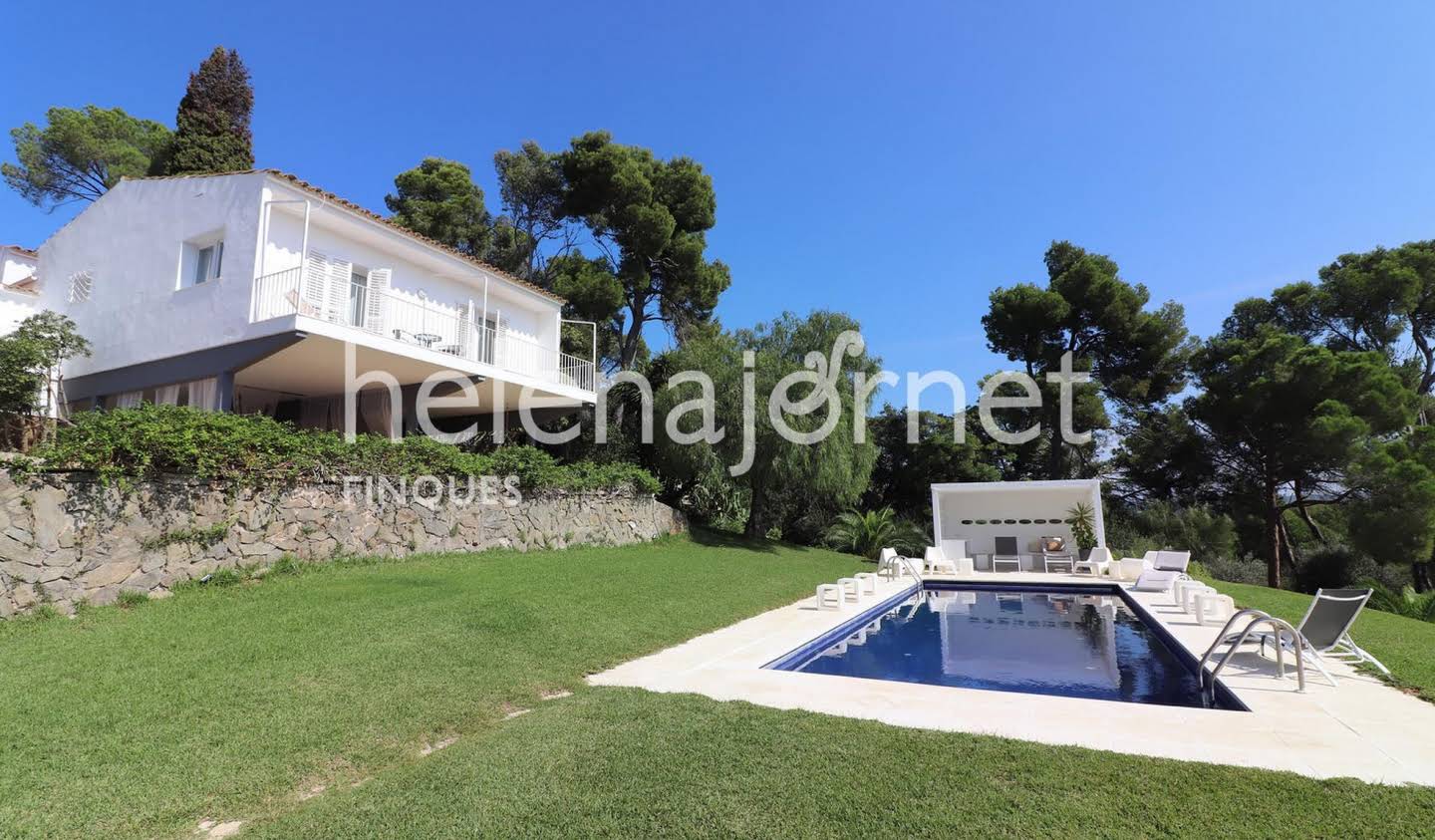 House with pool and terrace Vall-llobrega