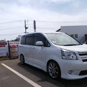 ノア ZRR70W