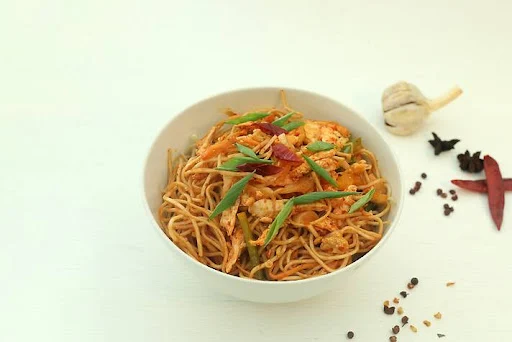 Chunky Chicken Hakka Noodles