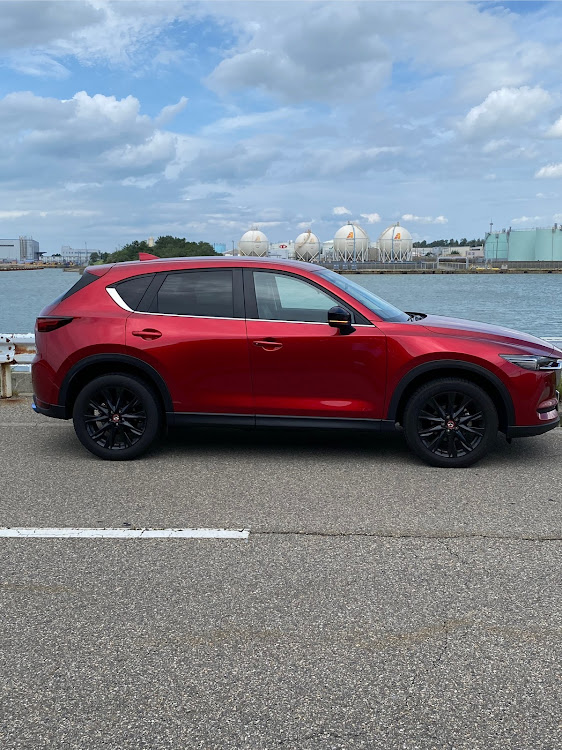 CX-5のステッカーチューン・ボンネット・今までに所有した車でNo.1は？・アコードユーロR・コルトラリーアートバージョンRに関するカスタム事例の投稿画像2枚目