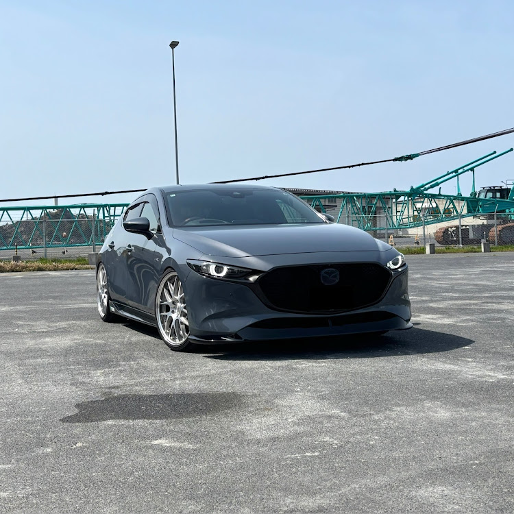 MAZDA3の👍️いいね&コメント&フォローありがとうございます。😄😄・テトラポットとコラボ・mazda3fastback・カメ活ドライブに関するカスタム事例の投稿画像1枚目