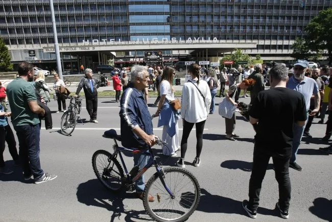 Protest kod beogradskog hotela 'Jugoslavija': Nećemo dati da ga sruši SNS i interes investitora