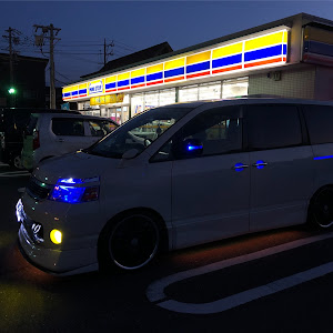 ヴォクシー AZR60G