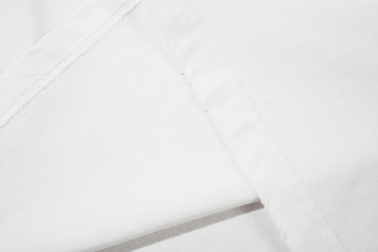 T-shirt da uomo a maniche corte con lettere ricamate su tessuto, stampato, perfetto per l'uso quotidiano e casual, comodo ed elegante, versatile.