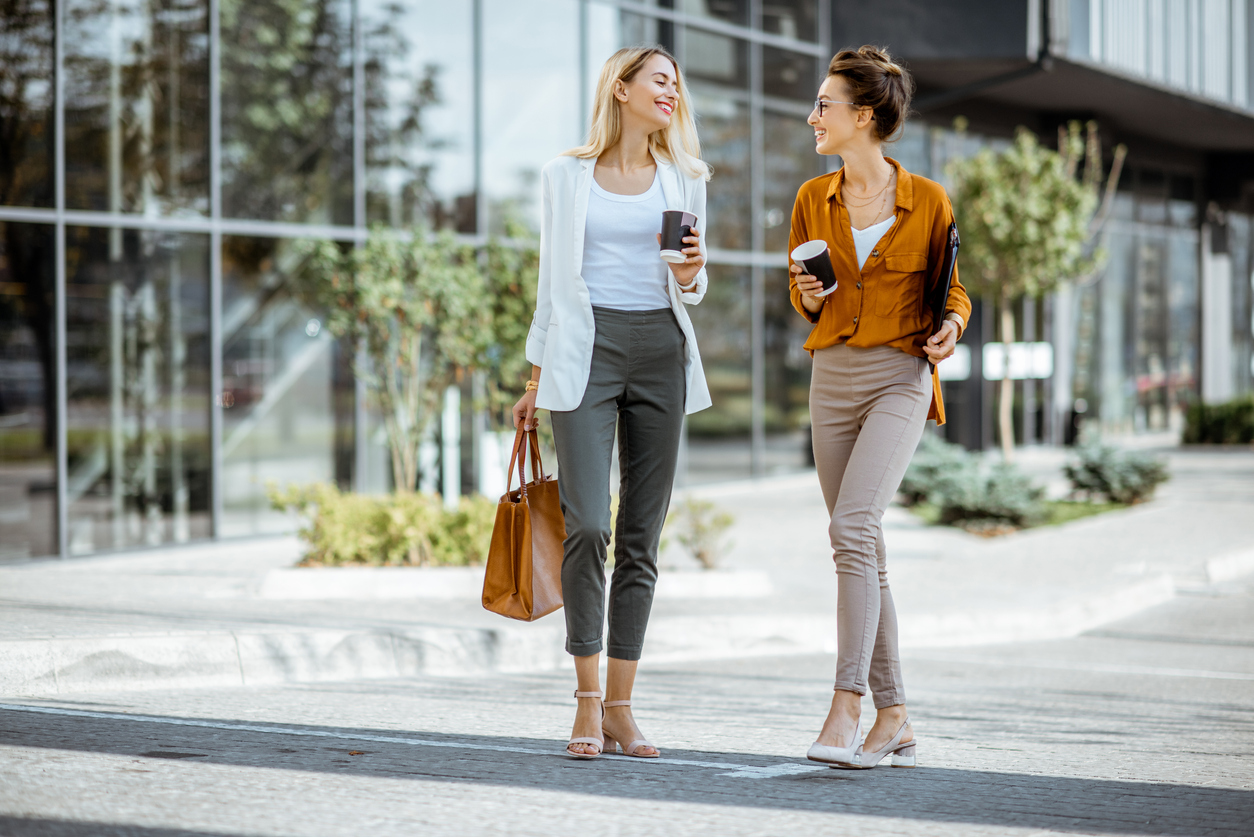 Outfits para oficina que toda mujer tener