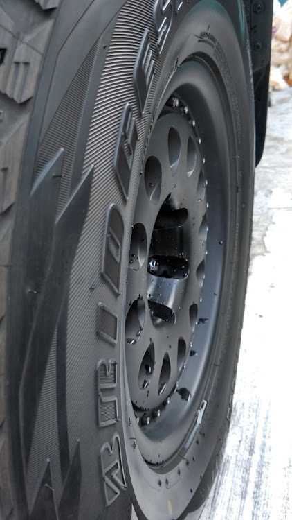 プロシードマービーの洗車・ホワイトレター・DIY・ドライブスポットに関するカスタム事例の投稿画像3枚目
