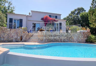 Property with pool and garden 8