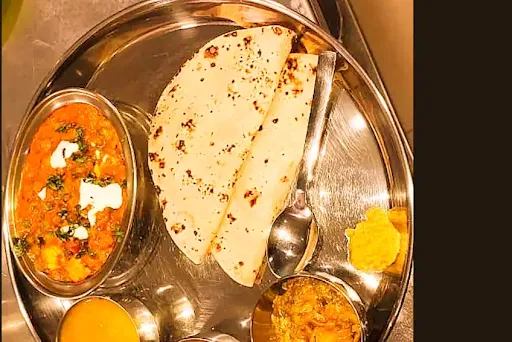 Matar Paneer With 4 Roti And Salad