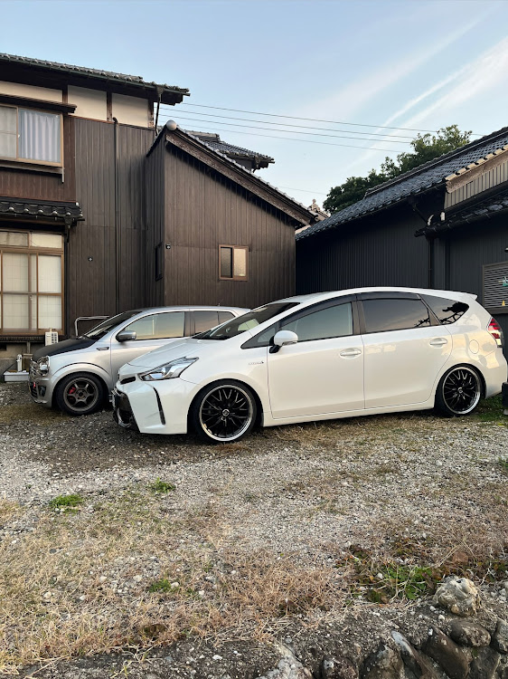 アルトワークスのプリウスα・HA36Sアルトワークス・カーボンシート貼り付け・紅葉と愛車に関するカスタム事例の投稿画像7枚目