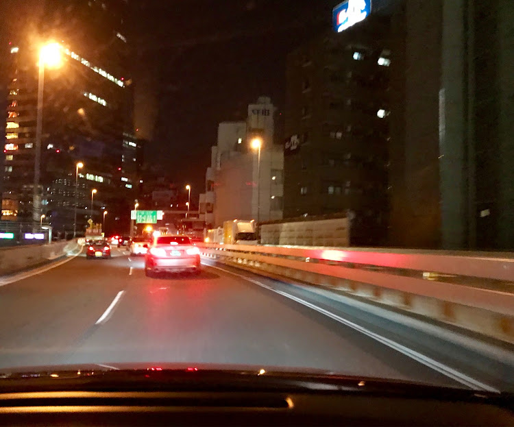 カローラフィールダーの首都高・都心環状線内回り・芝浦pa・工事車線規制・都心の夜景に関するカスタム事例の投稿画像3枚目