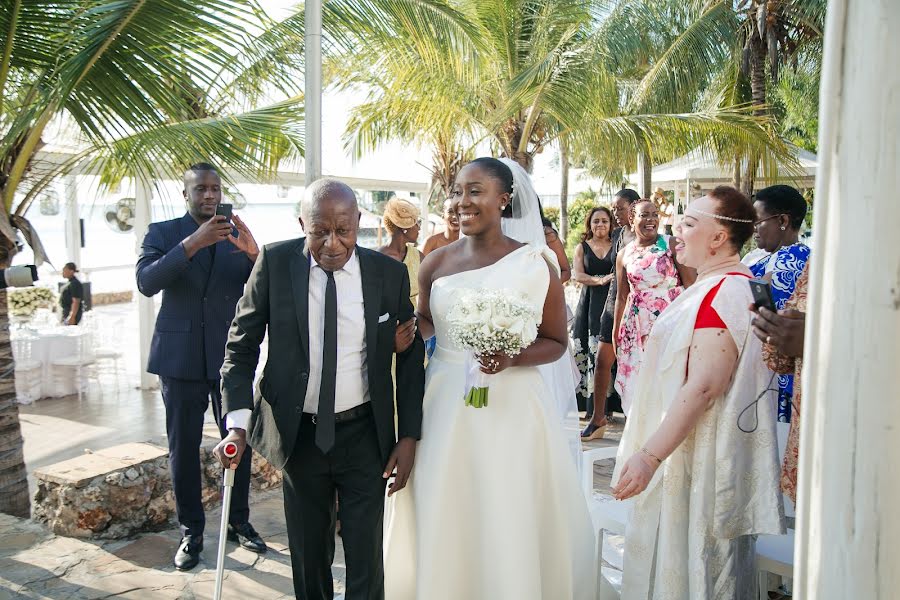 Fotógrafo de casamento Imani Kisare (babanono). Foto de 3 de março 2020