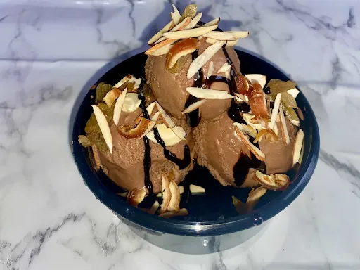 Chocolate Mixed Dry Fruits Ice Cream [3 Scoops]