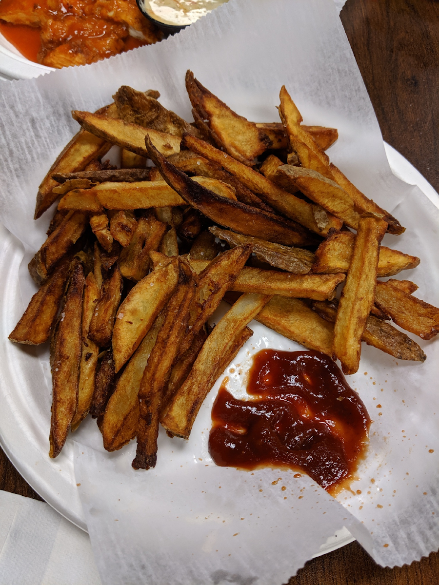 Fries with organic ketchup