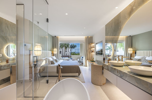 Apartment with terrace and pool 4