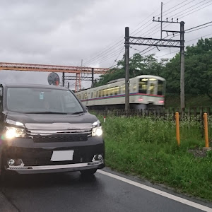 ヴォクシー ZRR70W