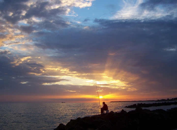 Sunset and clouds di Petruzzo