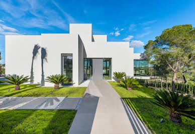 Villa avec piscine et terrasse 2