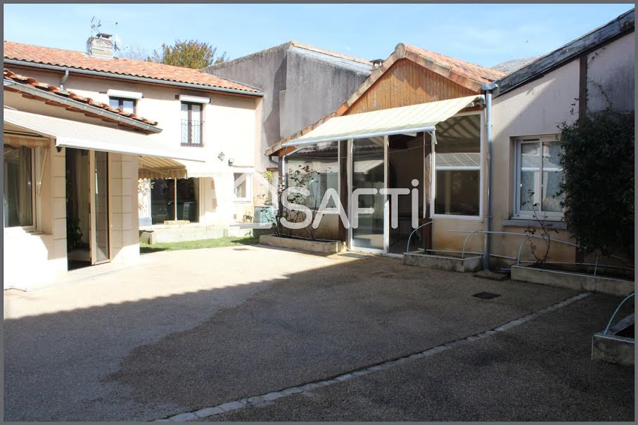 Vente maison 6 pièces 160 m² à Neuville-de-Poitou (86170), 332 000 €