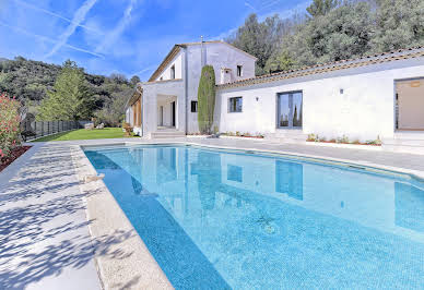 Maison avec piscine et terrasse 3