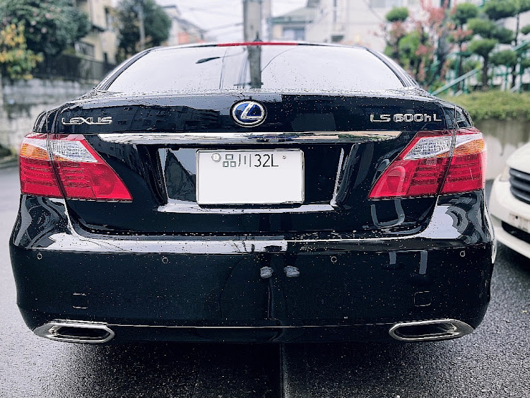LSのバージョンUZ・UVF46・LS600hl・LEXUS LS・ナンバープレートに関するカスタム事例の投稿画像1枚目