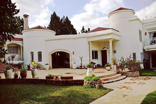 Seaside house with pool and garden 5